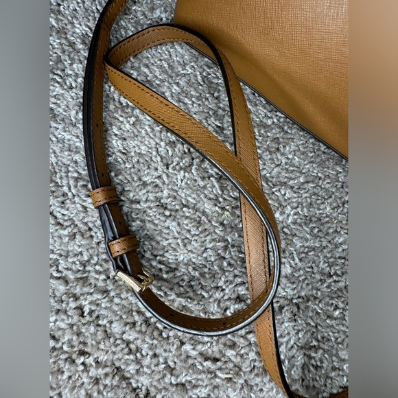 Michael Kors Jet Set Travel Tan Leather Dome Crossbody - Picture 3 of 14